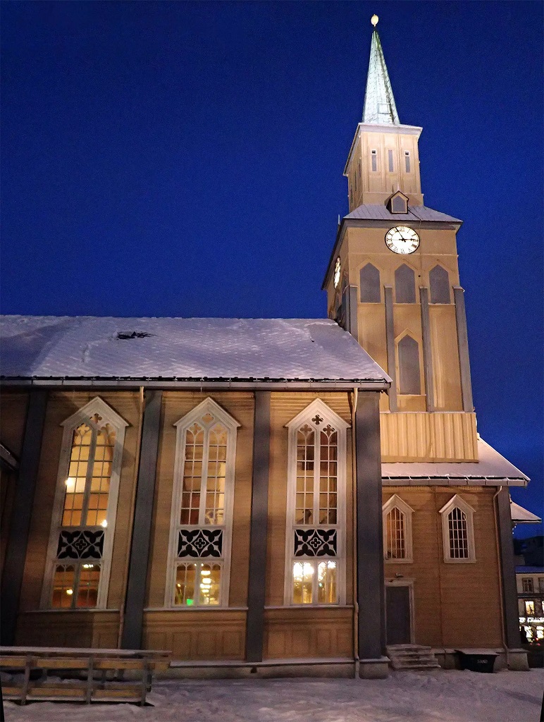 Fasadebelysning på Tromsø kirke