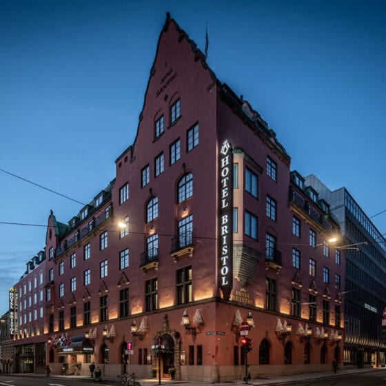 Fasadebelysning på Hotel Bristol i Oslo