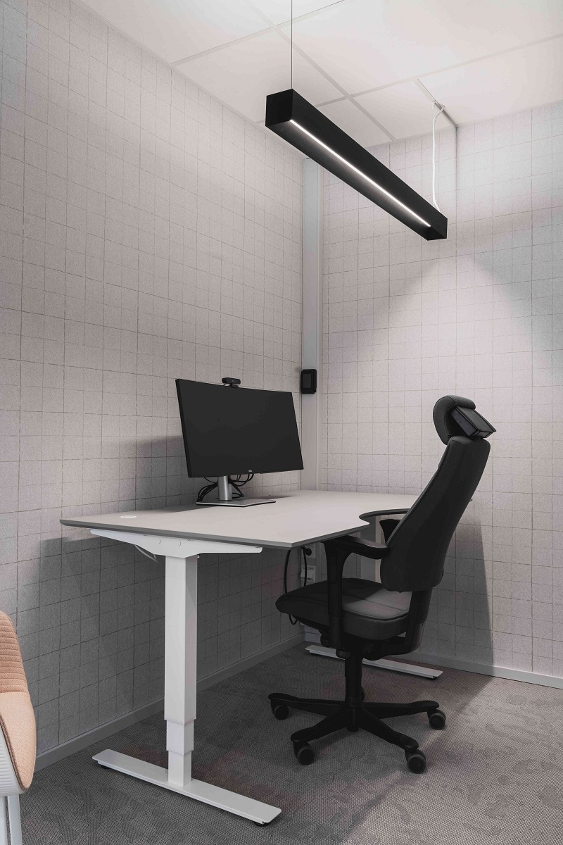 Plain taklampe fra LED Luks over kontorplass