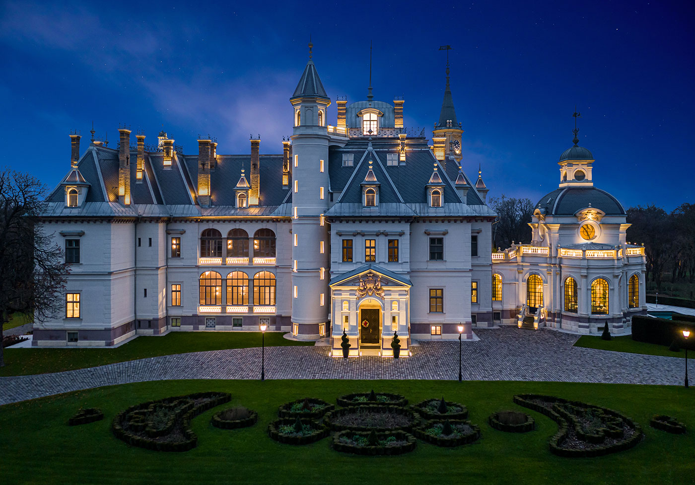 Fasadebelysning til Botaniq slott i Ungarn